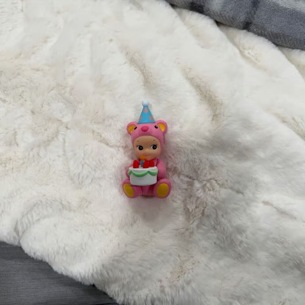 sonny angel birthday gift series 2021 “pink bear” with cake figurine